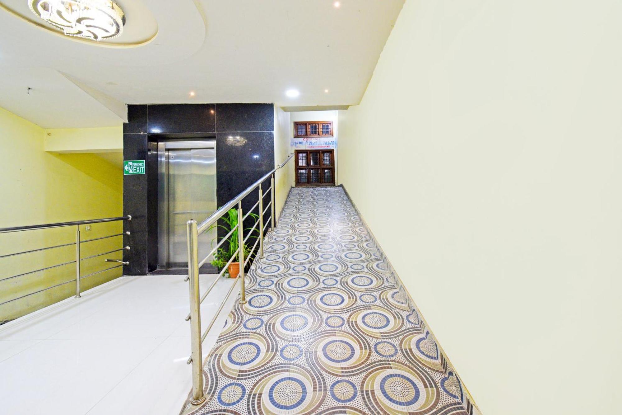 Super Townhouse Mancherial Mancherāl Dış mekan fotoğraf