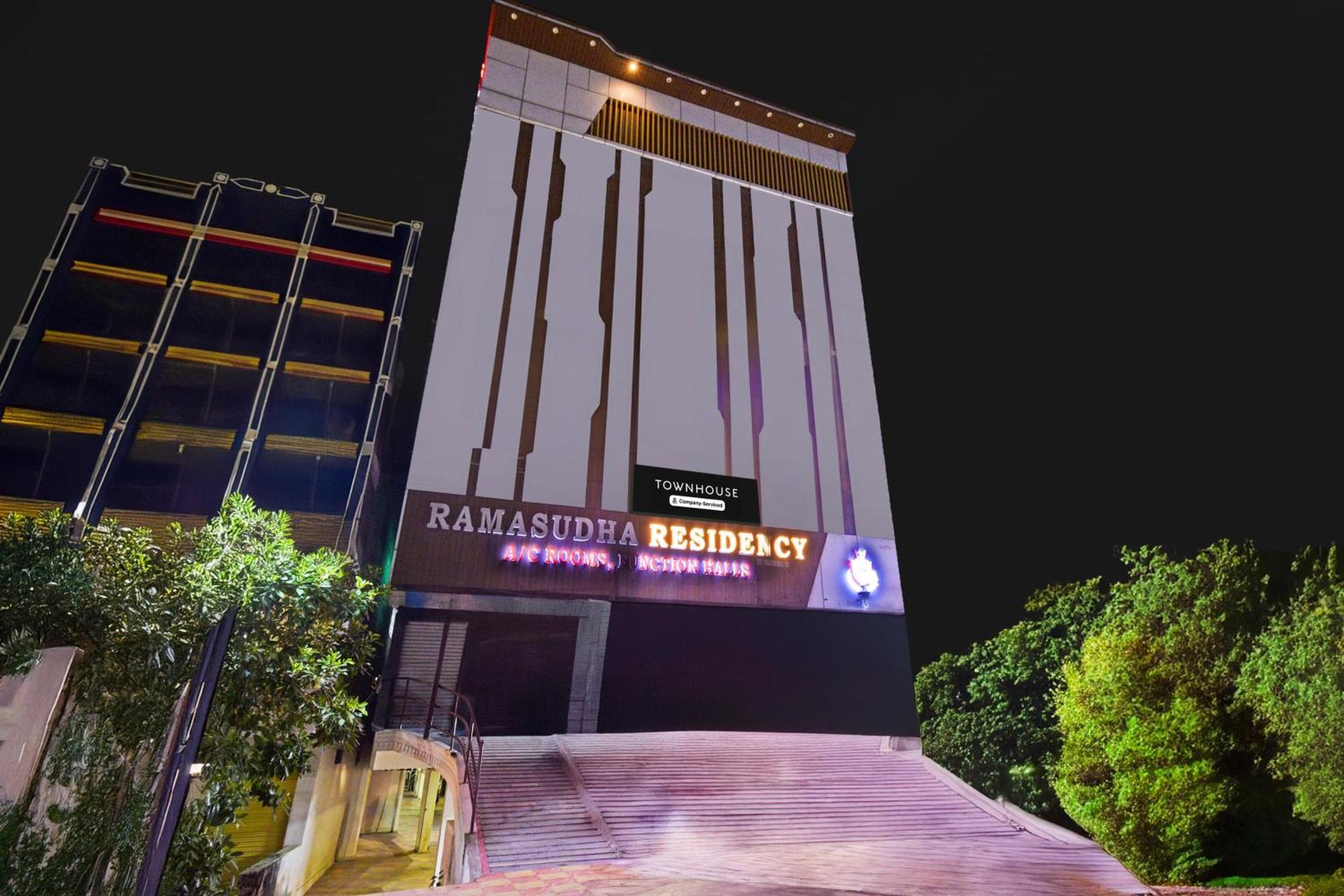 Super Townhouse Mancherial Mancherāl Dış mekan fotoğraf